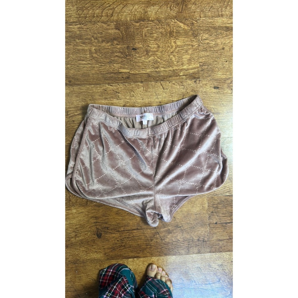 Juicy couture pink velour lounge shorts. Item 306‎
